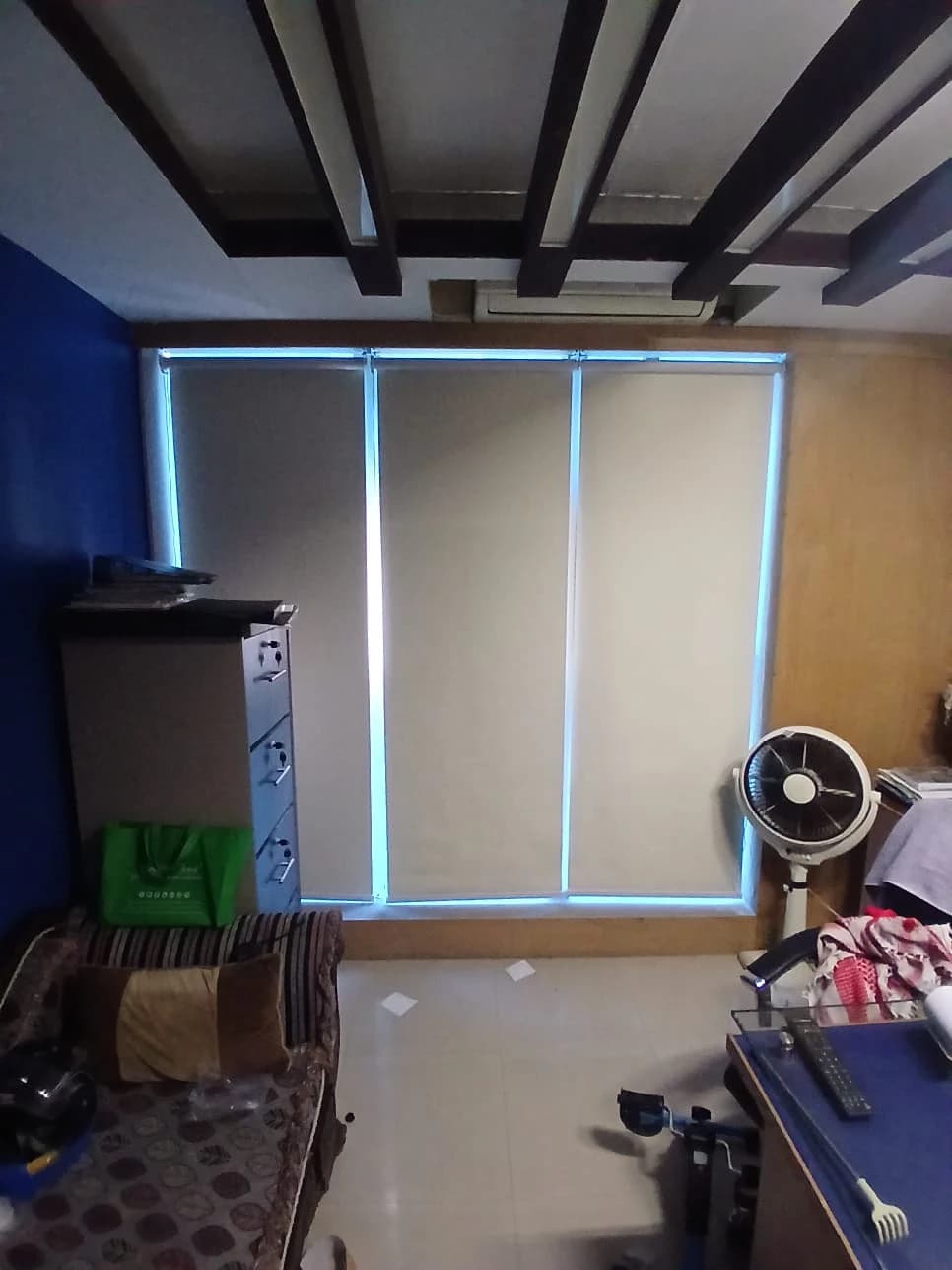 Window Blinds Sample 08 — image 1 of 1